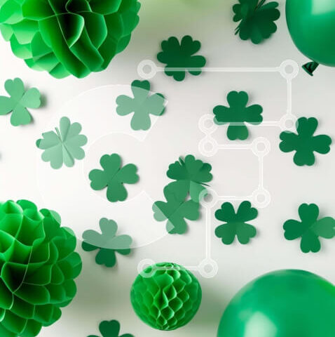 Intra Συλλεκτικό Ξύλινο Παζλ Plywood  4mm - Γιορτή του Αγίου Πατρικίου με πράσινα μπαλόνια και διακοσμητικά από τριφύλλι Σε Ξύλινο Κουτί - Διαστάσεις: 10x10 cm – 25 κομμάτια - Image 1