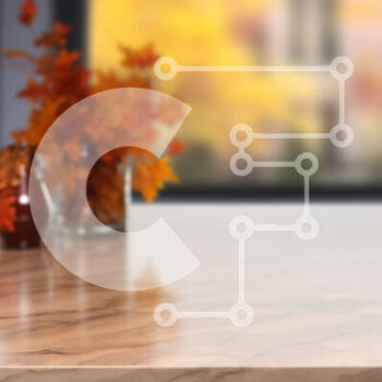 Intra Συλλεκτικό Ξύλινο Παζλ Plywood  4mm - Φθινοπωρινά φύλλα σε ξύλινο τραπέζι με θολό φόντο παραθύρου Σε Ξύλινο Κουτί - Διαστάσεις Puzzle: 10x10 cm – 25 κομμάτια - Image 1