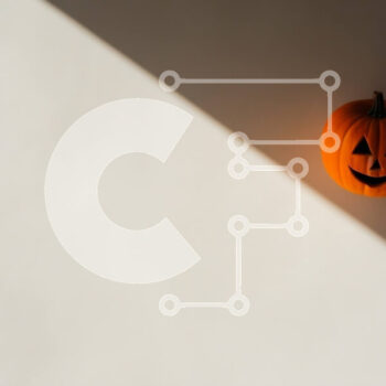 Intra Συλλεκτικό Ξύλινο Παζλ Plywood  4mm - Χαμογελαστή κολοκύθα σε έναν λευκό τοίχο Σε Ξύλινο Κουτί - Διαστάσεις Puzzle: 10x10 cm – 25 κομμάτια - Image 1