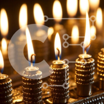 Intra Συλλεκτικό Ξύλινο Παζλ Plywood  4mm - Όμορφη κινηματογράφηση σε πρώτο πλάνο από αναμμένα κεριά Menorah Σε Ξύλινο Κουτί - Διαστάσεις Puzzle: 10x10 cm – 25 κομμάτια - Image 1