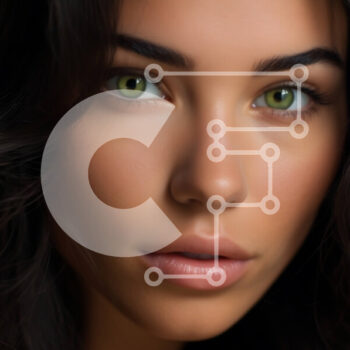 Intra Συλλεκτικό Ξύλινο Παζλ Plywood  4mm - Όμορφη νεαρή γυναίκα με σκούρα μαλλιά και πράσινα μάτια Σε Ξύλινο Κουτί - Διαστάσεις Puzzle: 10x10 cm – 25 κομμάτια - Image 1