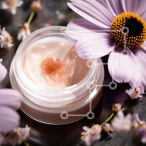 Intra Συλλεκτικό Ξύλινο Παζλ Plywood  4mm - Όμορφη εικόνα μιας φυσικής κρέμας προσώπου με μωβ λουλούδια Σε Ξύλινο Κουτί - Διαστάσεις Puzzle: 10x10 cm – 25 κομμάτια