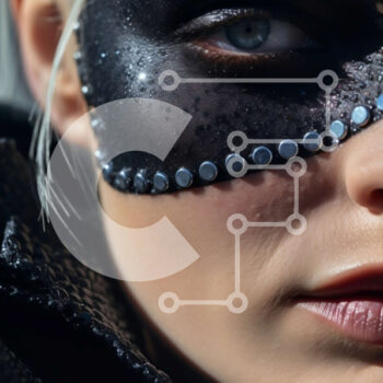 Intra Συλλεκτικό Ξύλινο Παζλ Plywood  4mm - Μυστηριώδης γυναίκα με μαύρη και ασημένια μάσκα και μπλε μάτια Σε Ξύλινο Κουτί - Διαστάσεις Puzzle: 10x10 cm – 25 κομμάτια - Image 1