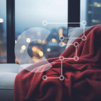 Intra Συλλεκτικό Ξύλινο Παζλ Plywood  4mm - Άνετο εσωτερικό του σπιτιού με κόκκινη κουβέρτα στον καναπέ και θέα στην πόλη Σε Ξύλινο Κουτί - Διαστάσεις Puzzle: 10x10 cm – 25 κομμάτια - Image 1