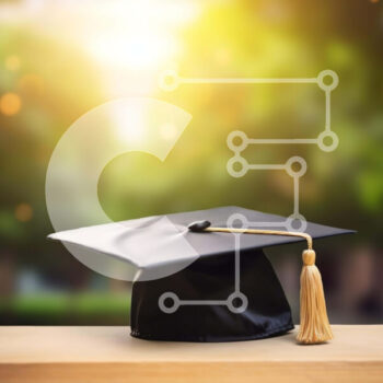 Intra Συλλεκτικό Ξύλινο Παζλ Plywood  4mm - Μαύρο καπάκι αποφοίτησης σε ανοιχτό ξύλινο τραπέζι Σε Ξύλινο Κουτί - Διαστάσεις Puzzle: 10x10 cm – 25 κομμάτια - Image 1