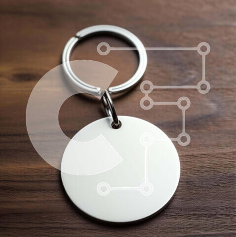 Intra Συλλεκτικό Ξύλινο Παζλ Plywood 4mm - Ασημένιο οβάλ μπρελόκ σε ξύλινο τραπέζι Σε Ξύλινο Κουτί - Διαστάσεις: 10x10 cm – 25 κομμάτια - Image 1