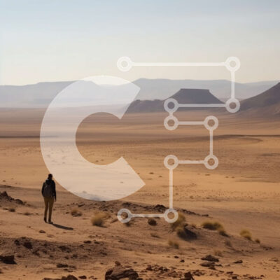 Intra Συλλεκτικό Ξύλινο Παζλ Plywood 4mm - Εκπληκτική εικόνα ενός ατόμου σε μια έρημο πεδιάδα με βουνά στο φόντο Σε Ξύλινο Κουτί - Διαστάσεις: 10x10 cm – 25 κομμάτια - Image 1