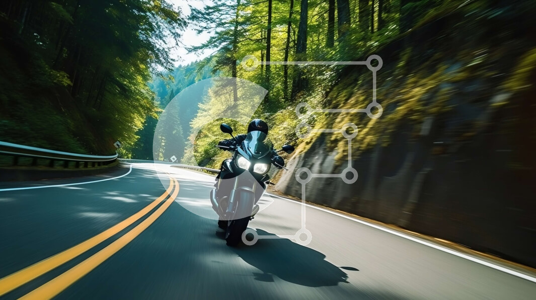 Intra Συλλεκτικό Ξύλινο Παζλ Plywood  4mm - Συναρπαστική βόλτα με μοτοσικλέτα μέσα στο δάσος στον δρόμο με στροφές Σε Ξύλινο Κουτί - Διαστάσεις Puzzle: 10x10 cm – 25 κομμάτια