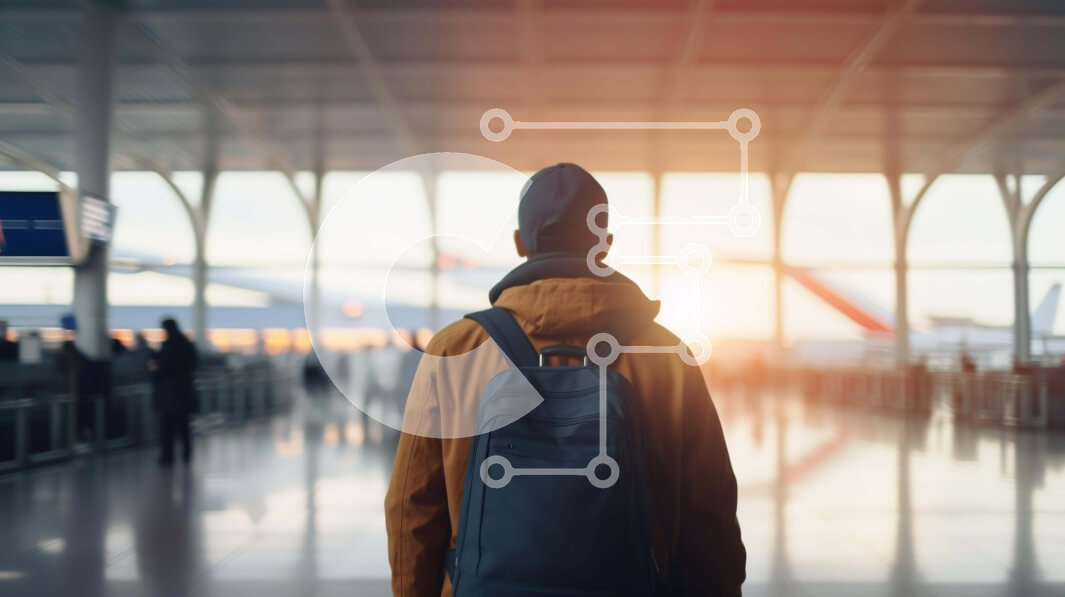 Intra Συλλεκτικό Ξύλινο Παζλ Plywood  4mm - Άτομο που περπατά μέσω του τερματικού σταθμού αεροδρομίου με σακίδιο Σε Ξύλινο Κουτί - Διαστάσεις Puzzle: 10x10 cm – 25 κομμάτια