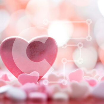 Intra Συλλεκτικό Ξύλινο Παζλ Plywood  4mm - Ροζ καραμέλα σε σχήμα καρδιάς σε ροζ και λευκές καραμέλες Σε Ξύλινο Κουτί - Διαστάσεις Puzzle: 10x10 cm – 25 κομμάτια - Image 1