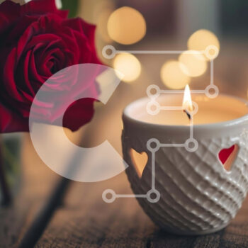 Intra Συλλεκτικό Ξύλινο Παζλ Plywood  4mm - Ρομαντικό σκηνικό με κόκκινο τριαντάφυλλο, κερί και βάζο με φώτα Σε Ξύλινο Κουτί - Διαστάσεις Puzzle: 10x10 cm – 25 κομμάτια - Image 1