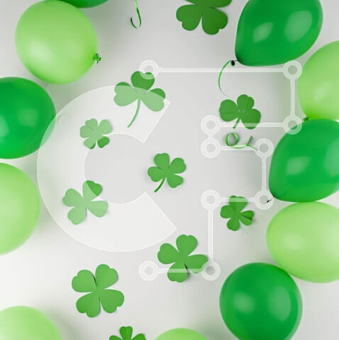 Intra Συλλεκτικό Ξύλινο Παζλ Plywood  4mm - Διακοσμήσεις για την ημέρα του Αγίου Πατρικίου με πράσινα μπαλόνια και φύλλα τριφυλλιού Σε Ξύλινο Κουτί - Διαστάσεις: 10x10 cm – 25 κομμάτια - Image 1