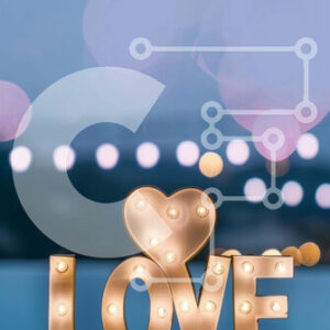 Intra Συλλεκτικό Ξύλινο Παζλ Plywood  4mm - Ρομαντική πινακίδα αγάπης σε ξύλινο τραπέζι με φωτισμένα γράμματα Σε Ξύλινο Κουτί - Διαστάσεις Puzzle: 10x10 cm – 25 κομμάτια