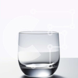 Intra Συλλεκτικό Ξύλινο Παζλ Plywood  4mm - Απλό και μινιμαλιστικό γυάλινο βάζο σε λευκό τραπέζι Σε Ξύλινο Κουτί - Διαστάσεις Puzzle: 10x10 cm – 25 κομμάτια