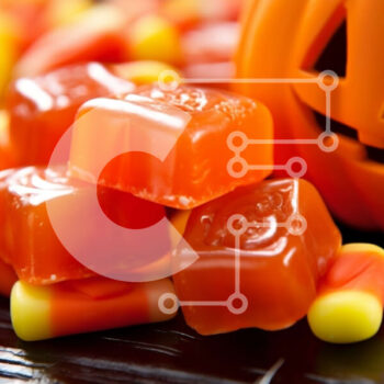 Intra Συλλεκτικό Ξύλινο Παζλ Plywood  4mm - Διακόσμηση τραπεζιού με καραμέλα αποκριάτικων καλαμποκιού και κολοκύθας Σε Ξύλινο Κουτί - Διαστάσεις Puzzle: 10x10 cm – 25 κομμάτια - Image 1