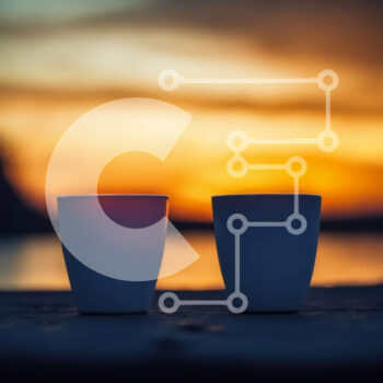 Intra Συλλεκτικό Ξύλινο Παζλ Plywood  4mm - Δύο λευκά κύπελλα σε τσιμεντένια επιφάνεια με ηλιοβασίλεμα Σε Ξύλινο Κουτί - Διαστάσεις Puzzle: 10x10 cm – 25 κομμάτια - Image 1