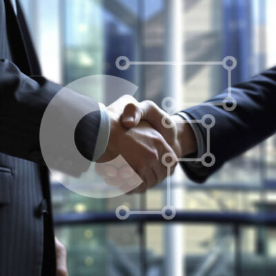 Intra Συλλεκτικό Ξύλινο Παζλ Plywood  4mm - Επιχειρηματίες χειραψία μπροστά από ένα μεγάλο κτίριο Σε Ξύλινο Κουτί - Διαστάσεις Puzzle: 10x10 cm – 25 κομμάτια - Image 1