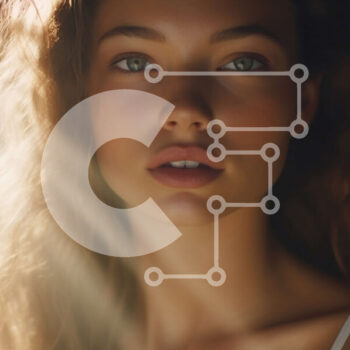 Intra Συλλεκτικό Ξύλινο Παζλ Plywood  4mm - Όμορφη γυναίκα με καστανά κυματιστά μαλλιά σε λευκό φανελάκι Σε Ξύλινο Κουτί - Διαστάσεις Puzzle: 10x10 cm – 25 κομμάτια - Image 1