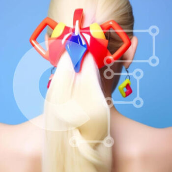 Intra Συλλεκτικό Ξύλινο Παζλ Plywood  4mm - Ξανθιά γυναίκα με μακριά μαλλιά και πολύχρωμα αξεσουάρ μαλλιών Σε Ξύλινο Κουτί - Διαστάσεις Puzzle: 10x10 cm – 25 κομμάτια - Image 1