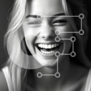 Intra Συλλεκτικό Ξύλινο Παζλ Plywood  4mm - Όμορφο πορτρέτο μιας χαμογελαστής γυναίκας με λευκό φανελάκι και τζιν σορτς Σε Ξύλινο Κουτί - Διαστάσεις Puzzle: 10x10 cm – 25 κομμάτια