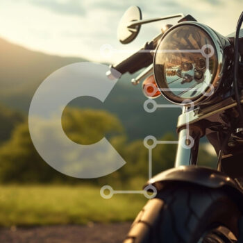 Intra Συλλεκτικό Ξύλινο Παζλ Plywood  4mm - Μοτοσικλέτα παρκαρισμένη στο γρασίδι με καταγάλανο ουρανό Σε Ξύλινο Κουτί - Διαστάσεις Puzzle: 10x10 cm – 25 κομμάτια - Image 1