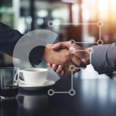 Intra Συλλεκτικό Ξύλινο Παζλ Plywood  4mm - Επιχειρηματίες χειραψία σε περιβάλλον γραφείου με φλιτζάνι καφέ Σε Ξύλινο Κουτί - Διαστάσεις Puzzle: 10x10 cm – 25 κομμάτια - Image 1