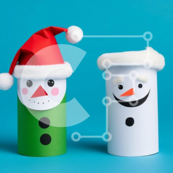 Intra Συλλεκτικό Ξύλινο Παζλ Plywood  4mm - Χιονάνθρωποι από χάρτινο σωλήνα σε μπλε φόντο Σε Ξύλινο Κουτί - Διαστάσεις Puzzle: 10x10 cm – 25 κομμάτια - Image 1