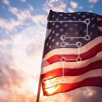 Intra Συλλεκτικό Ξύλινο Παζλ Plywood  4mm - Αμερικανική σημαία που κυματίζει στον άνεμο στις 4 Ιουλίου Σε Ξύλινο Κουτί - Διαστάσεις: 10x10 cm – 25 κομμάτια - Image 1