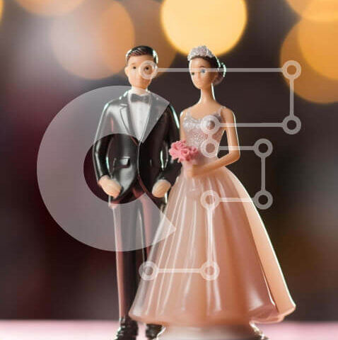 Intra Συλλεκτικό Ξύλινο Παζλ Plywood  4mm - Γαμήλια τούρτα Toppers Νύφη και Γαμπρός με Φώτα γιορτής Σε Ξύλινο Κουτί - Διαστάσεις: 10x10 cm – 25 κομμάτια - Image 1