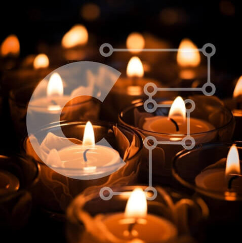 Intra Συλλεκτικό Ξύλινο Παζλ Plywood  4mm - Ομάδα αναμμένων κεριών σε γυάλινα κύπελλα Σε Ξύλινο Κουτί - Διαστάσεις Puzzle: 10x10 cm – 25 κομμάτια - Image 1