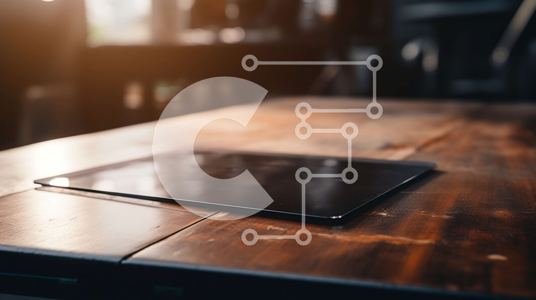 Intra Συλλεκτικό Ξύλινο Παζλ Plywood  4mm - Υπολογιστής tablet σε ξύλινο τραπέζι Σε Ξύλινο Κουτί - Διαστάσεις Puzzle: 10x10 cm – 25 κομμάτια