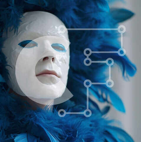 Intra Συλλεκτικό Ξύλινο Παζλ Plywood 4mm - Λευκή μάσκα με μπλε φτερά - περίτεχνη στολή και αξεσουάρ Σε Ξύλινο Κουτί - Διαστάσεις Puzzle: 10x10 cm – 25 κομμάτια - Image 1