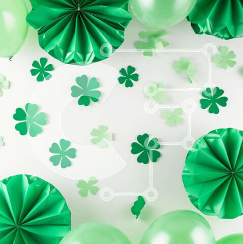 Intra Συλλεκτικό Ξύλινο Παζλ Plywood  4mm - Πράσινα μπαλόνια και χάρτινα φανάρια για τη διακόσμηση του Αγίου Πατρικίου Σε Ξύλινο Κουτί - Διαστάσεις: 10x10 cm – 25 κομμάτια - Image 1