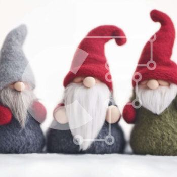 Intra Συλλεκτικό Ξύλινο Παζλ Plywood  4mm - Τρεις γιορτινοί καλικάντζαροι για εορταστικό στολισμό Σε Ξύλινο Κουτί - Διαστάσεις Puzzle: 10x10 cm – 25 κομμάτια - Image 1