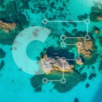 Intra Συλλεκτικό Ξύλινο Παζλ Plywood  4mm - Εκπληκτική εναέρια θέα σε μια βραχώδη ακτογραμμή με καταγάλανα νερά και μικρά νησιά Σε Ξύλινο Κουτί - Διαστάσεις Puzzle: 10x10 cm – 25 κομμάτια - Image 1