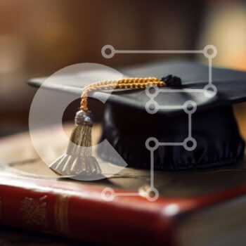 Intra Συλλεκτικό Ξύλινο Παζλ Plywood  4mm - Καπάκι αποφοίτησης στο ανοιχτό βιβλίο - Εκπαιδευτική έννοια Σε Ξύλινο Κουτί - Διαστάσεις Puzzle: 10x10 cm – 25 κομμάτια - Image 1