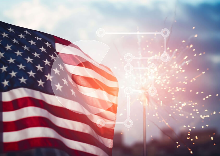 Intra Συλλεκτικό Ξύλινο Παζλ Plywood  4mm - Εορτασμός 4ης Ιουλίου με αμερικανική σημαία και πυροτεχνήματα Σε Ξύλινο Κουτί - Διαστάσεις: 10x10 cm – 25 κομμάτια