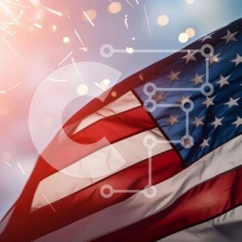 Intra Συλλεκτικό Ξύλινο Παζλ Plywood  4mm - Αμερικανική σημαία με πυροτεχνήματα και βεγγαλικά για τον εορτασμό της 4ης Ιουλίου Σε Ξύλινο Κουτί - Διαστάσεις: 10x10 cm – 25 κομμάτια - Image 1