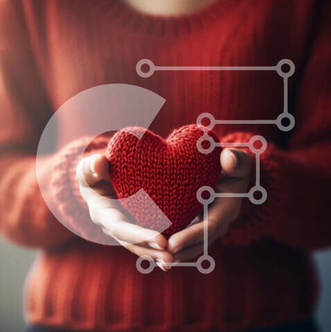 Intra Συλλεκτικό Ξύλινο Παζλ Plywood  4mm - Γυναίκα που κρατά τη διακοσμημένη κόκκινη καρδιά Σε Ξύλινο Κουτί - Διαστάσεις: 10x10 cm – 25 κομμάτια - Image 1