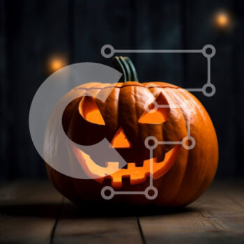 Intra Συλλεκτικό Ξύλινο Παζλ Plywood  4mm - Σκαλισμένη και φωτισμένη κολοκύθα σε ένα παλιό ξύλινο τραπέζι Σε Ξύλινο Κουτί - Διαστάσεις Puzzle: 10x10 cm – 25 κομμάτια - Image 1