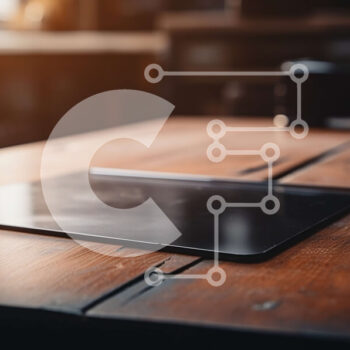 Intra Συλλεκτικό Ξύλινο Παζλ Plywood  4mm - Ταμπλέτα σε ένα παλιό ξύλινο τραπέζι Σε Ξύλινο Κουτί - Διαστάσεις Puzzle: 10x10 cm – 25 κομμάτια - Image 1