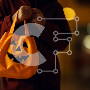 Intra Συλλεκτικό Ξύλινο Παζλ Plywood  4mm - Άτομο που κρατά τσάντα κολοκύθας αποκριών Σε Ξύλινο Κουτί - Διαστάσεις Puzzle: 10x10 cm – 25 κομμάτια - Image 1