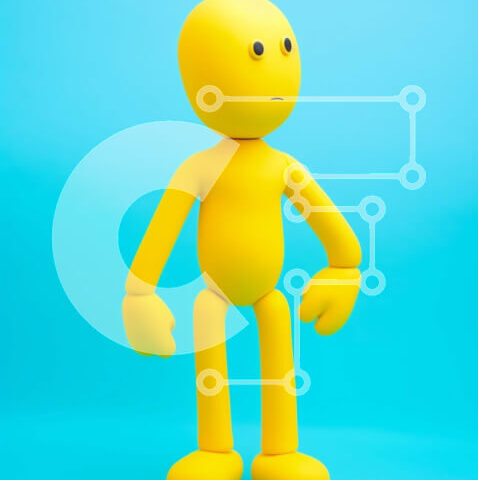 Intra Συλλεκτικό Ξύλινο Παζλ Plywood  4mm - Κίτρινη φιγούρα παιχνιδιού μπροστά από μπλε φόντο Σε Ξύλινο Κουτί - Διαστάσεις: 10x10 cm – 25 κομμάτια - Image 1