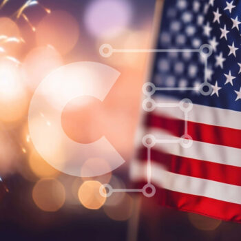 Intra Συλλεκτικό Ξύλινο Παζλ Plywood  4mm - Αμερικανική σημαία στις 4 Ιουλίου με πυροτεχνήματα Σε Ξύλινο Κουτί - Διαστάσεις: 10x10 cm – 25 κομμάτια - Image 1