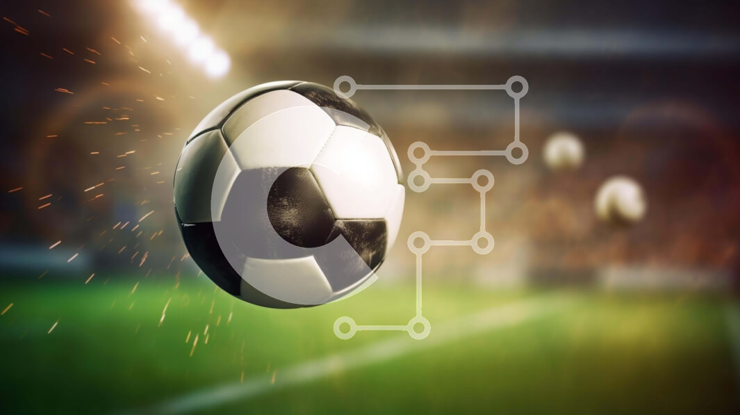 Intra Συλλεκτικό Ξύλινο Παζλ Plywood  4mm - Πετώντας μπάλα ποδοσφαίρου σε ένα ασπρόμαυρο γήπεδο Σε Ξύλινο Κουτί - Διαστάσεις Puzzle: 10x10 cm – 25 κομμάτια