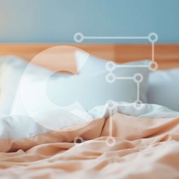 Intra Συλλεκτικό Ξύλινο Παζλ Plywood  4mm - Κρεβάτι με άσπρο αναπαυτικό και μαξιλάρια σε γαλάζιο δωμάτιο Σε Ξύλινο Κουτί - Διαστάσεις Puzzle: 10x10 cm – 25 κομμάτια - Image 1