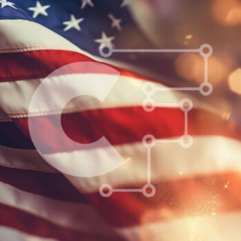 Intra Συλλεκτικό Ξύλινο Παζλ Plywood  4mm - Αμερικανική σημαία με πυροτεχνήματα και βεγγαλικά Σε Ξύλινο Κουτί - Διαστάσεις: 10x10 cm – 25 κομμάτια - Image 1