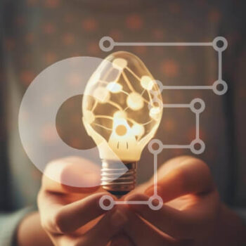 Intra Συλλεκτικό Ξύλινο Παζλ Plywood  4mm - Νεαρή γυναίκα που κρατά φωτισμένη λάμπα Σε Ξύλινο Κουτί - Διαστάσεις Puzzle: 10x10 cm – 25 κομμάτια - Image 1