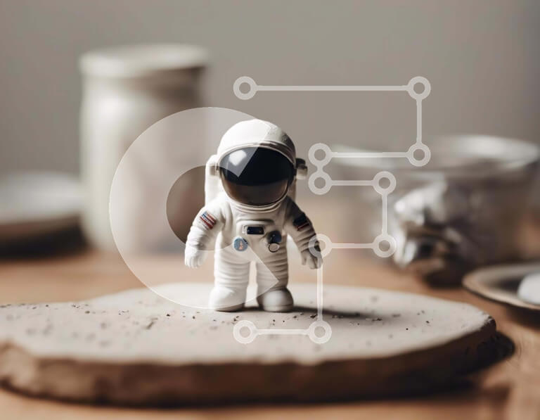 Intra Συλλεκτικό Ξύλινο Παζλ Plywood  4mm - Ειδώλιο αστροναύτη στο τραπέζι Σε Ξύλινο Κουτί - Διαστάσεις: 10x10 cm – 25 κομμάτια