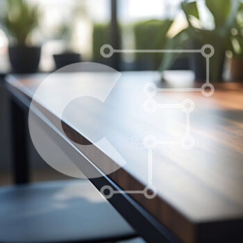 Intra Συλλεκτικό Ξύλινο Παζλ Plywood  4mm - Ξύλινο τραπέζι με φυτό σε γλάστρα σε ηλιόλουστο δωμάτιο Σε Ξύλινο Κουτί - Διαστάσεις Puzzle: 10x10 cm – 25 κομμάτια - Image 1